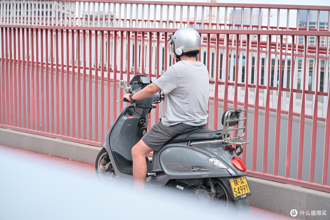 看懂配置再下手,极蜂 Lite 白色头盔耳机,哪些骑友值得入手?