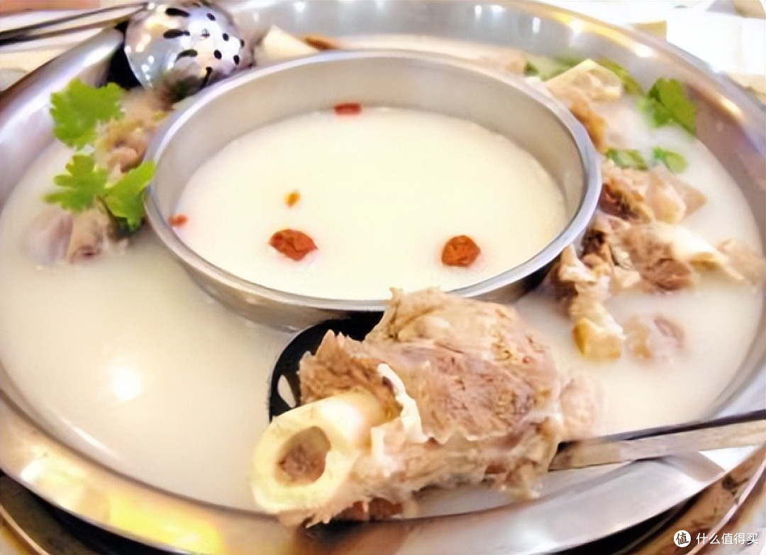 别再喝骨头汤补钙了！专家：钙含量不如牛奶，真正补钙的是这3菜