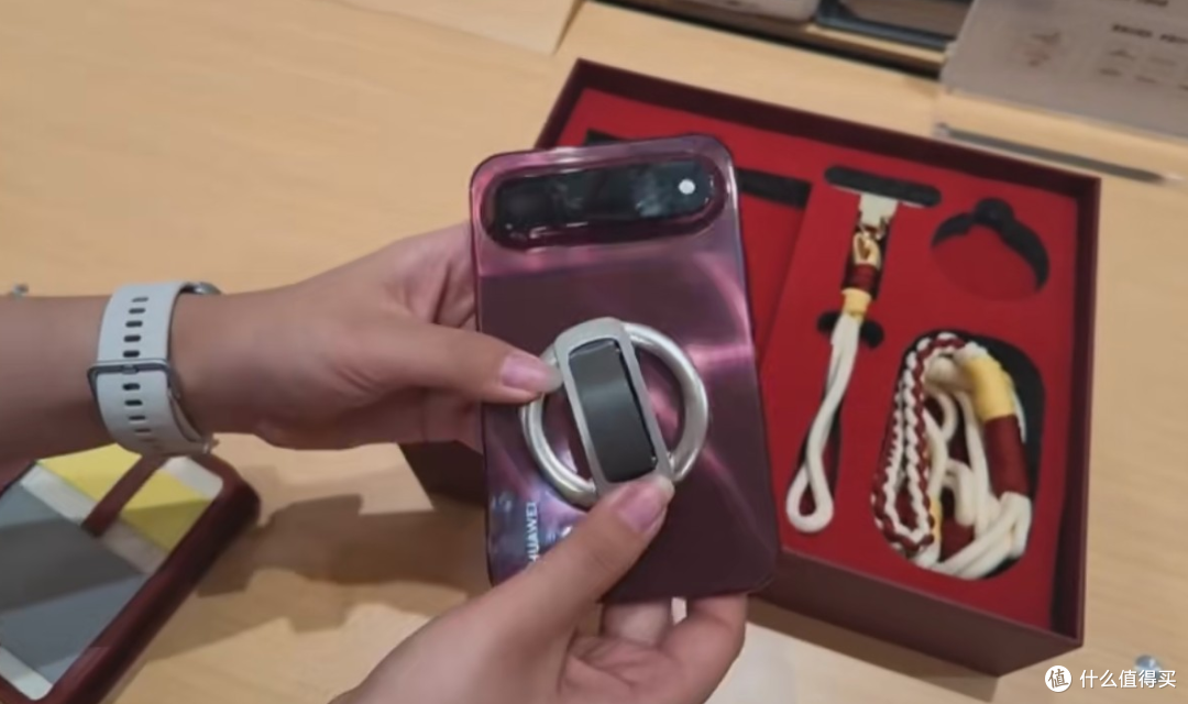 大量华为Pura X View礼盒流入二手鱼,高档手机包+一套周边最低66