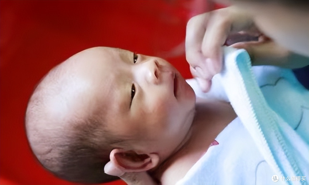 新生儿3个部位太丑?不不不,越丑说明宝宝在子宫里发育越好