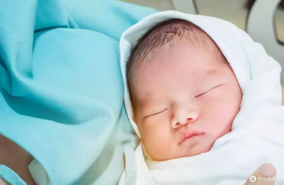 新生儿3个部位太丑?不不不,越丑说明宝宝在子宫里发育越好