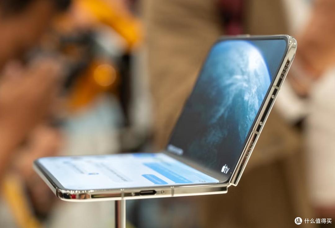 iPhone Duo首映后,与华为、小米、三星宽折叠对比,谁更成熟?