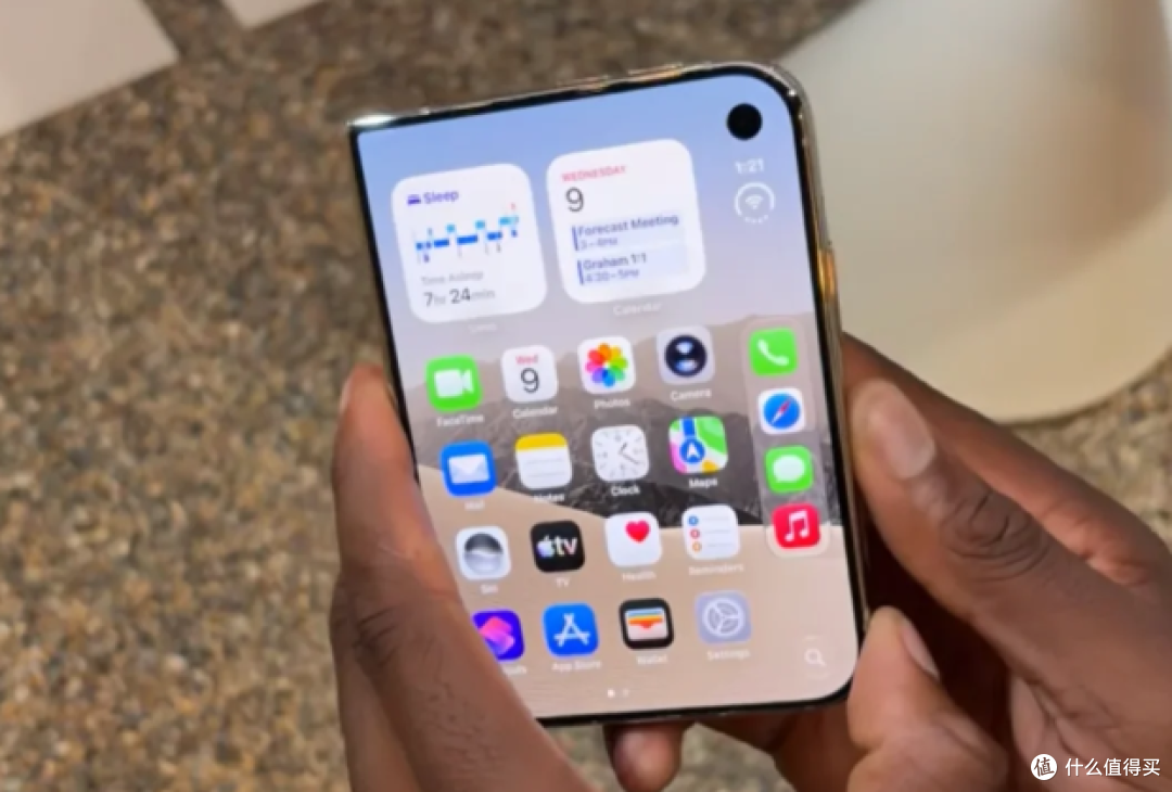 创新真的熄火了？ iPhone Duo 问世，老罗连打七个 “抄的”