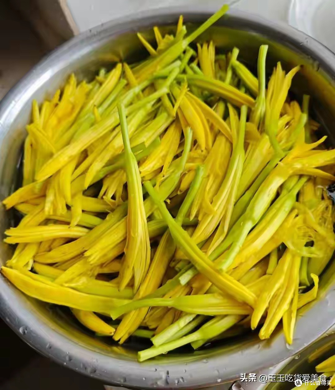 秋季食用黄花菜的健康益处