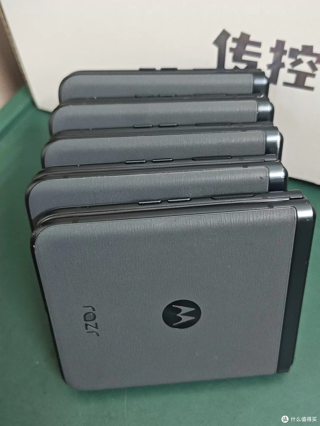 850元买moto Razr40折叠屏:到底是捡漏还是接盘?
