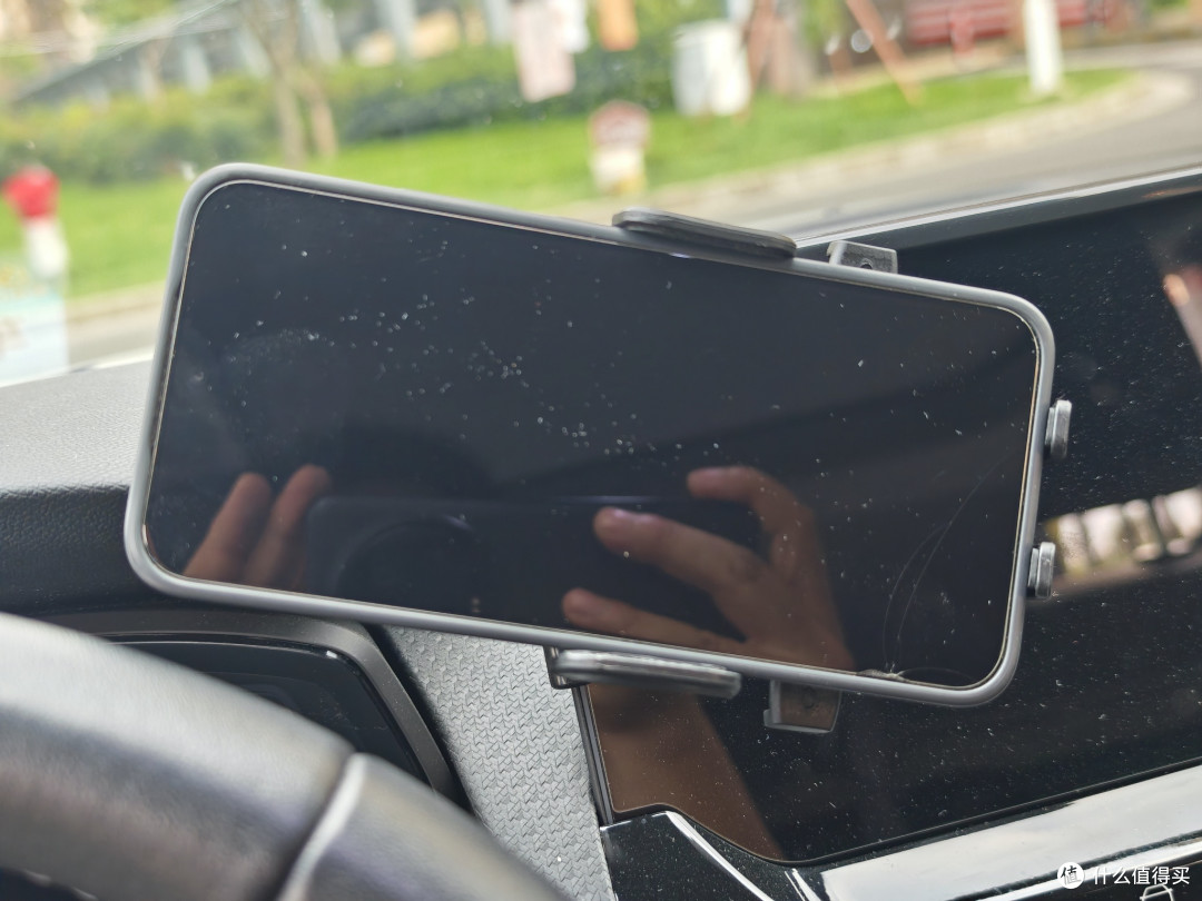 想要自驾高速安全行车,新老司机这11种车品建议都准备在车上。