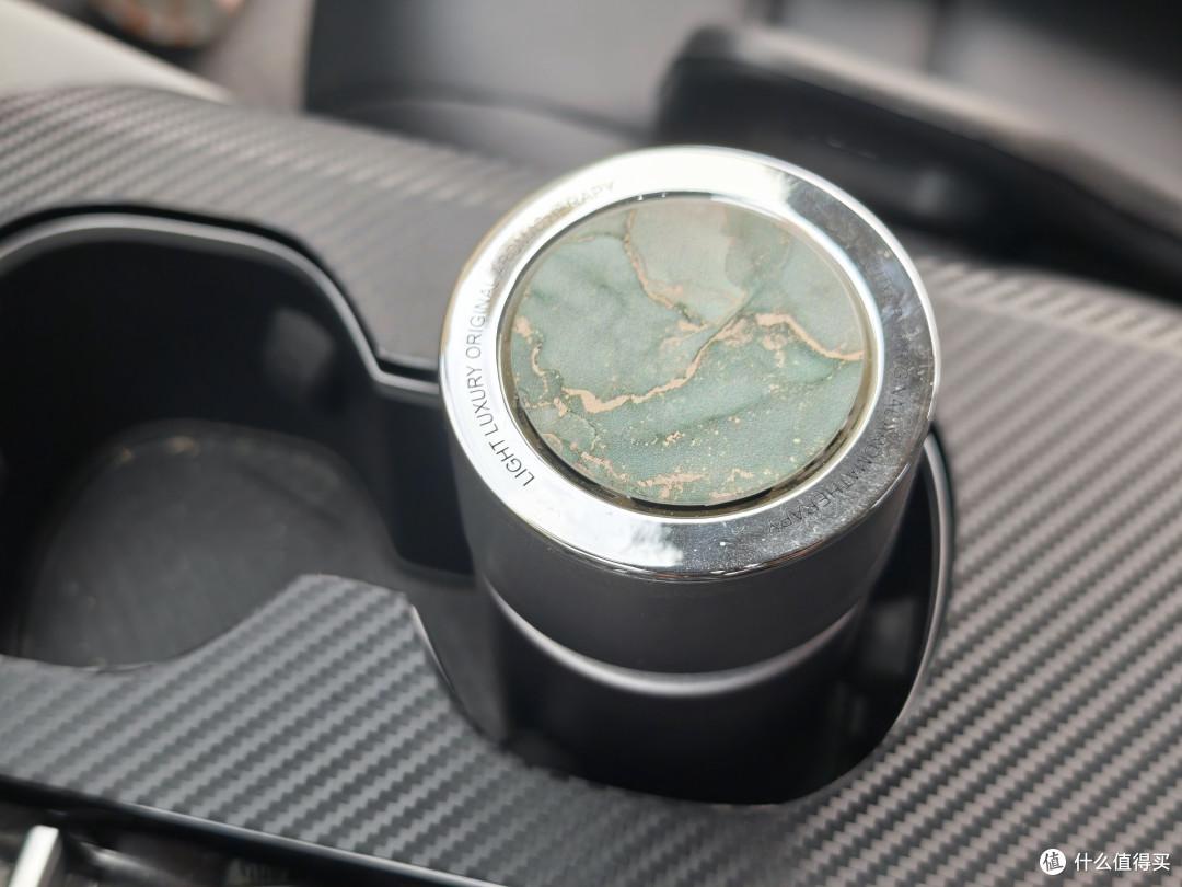 想要自驾高速安全行车,新老司机这11种车品建议都准备在车上。