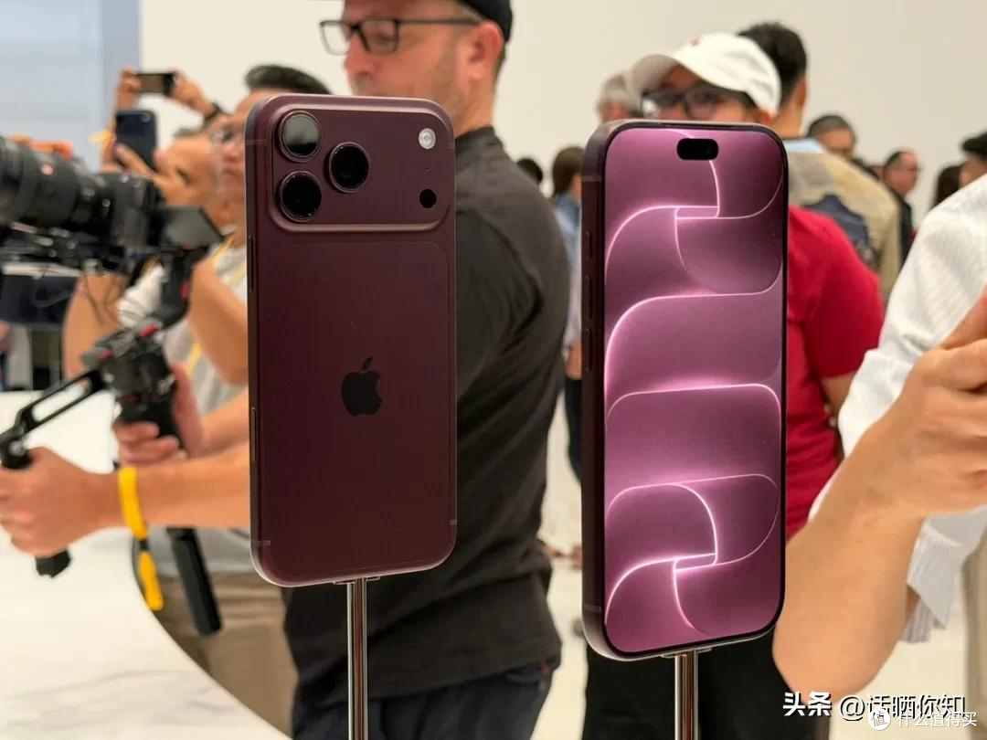 想换iPhone的朋友：18标准版推迟到明年3月，17官网涨800，怎么选