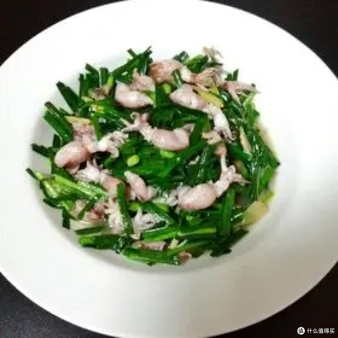 韭菜炒墨斗：春鲜相遇，锅气成香