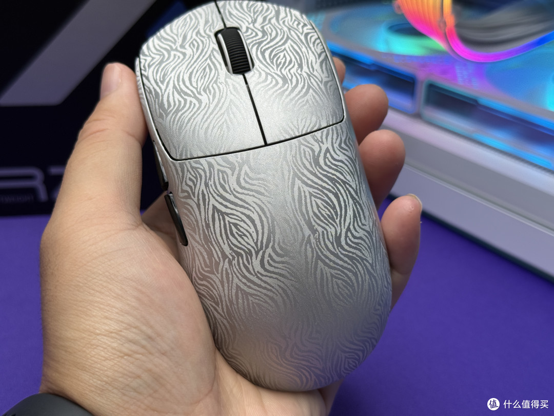 继续卷吧!79元的类GPW模具,外壳还是复合碳纤维,VICTKONG RZ01