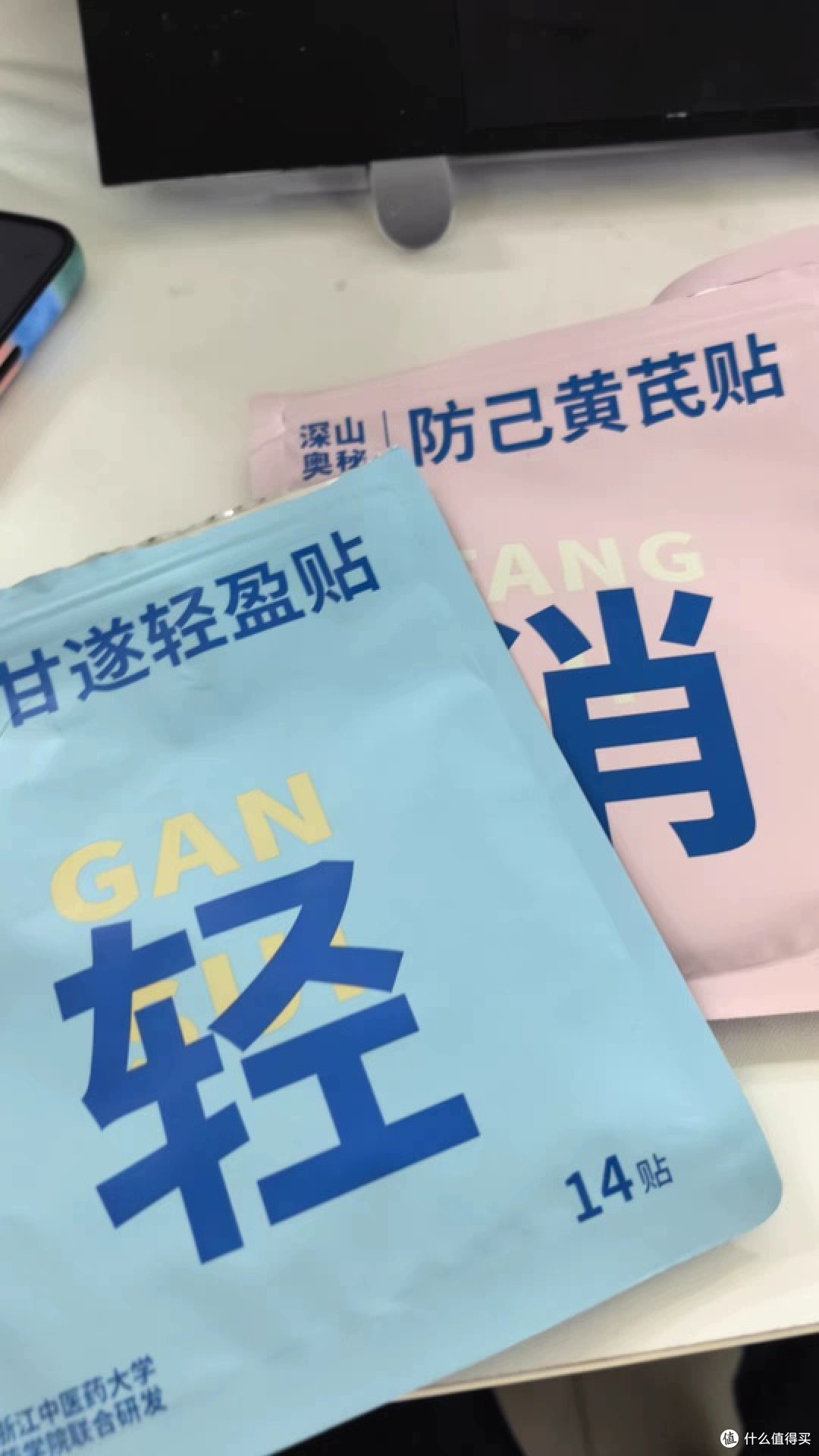 贴完揭下来有水气,那种轻盈骗不了人