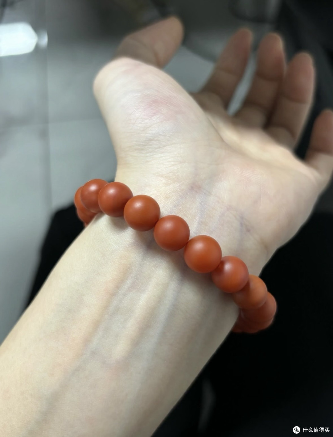 戴南红会掉色吗?为什么有的人戴久了颜色反而变了?