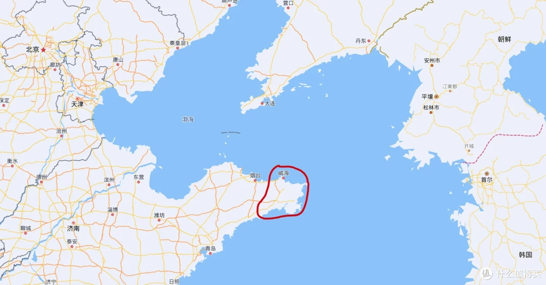 渤海湾地图上用红圈标出威海的位置，地处胶东半岛最东端，与朝鲜半岛隔海相望