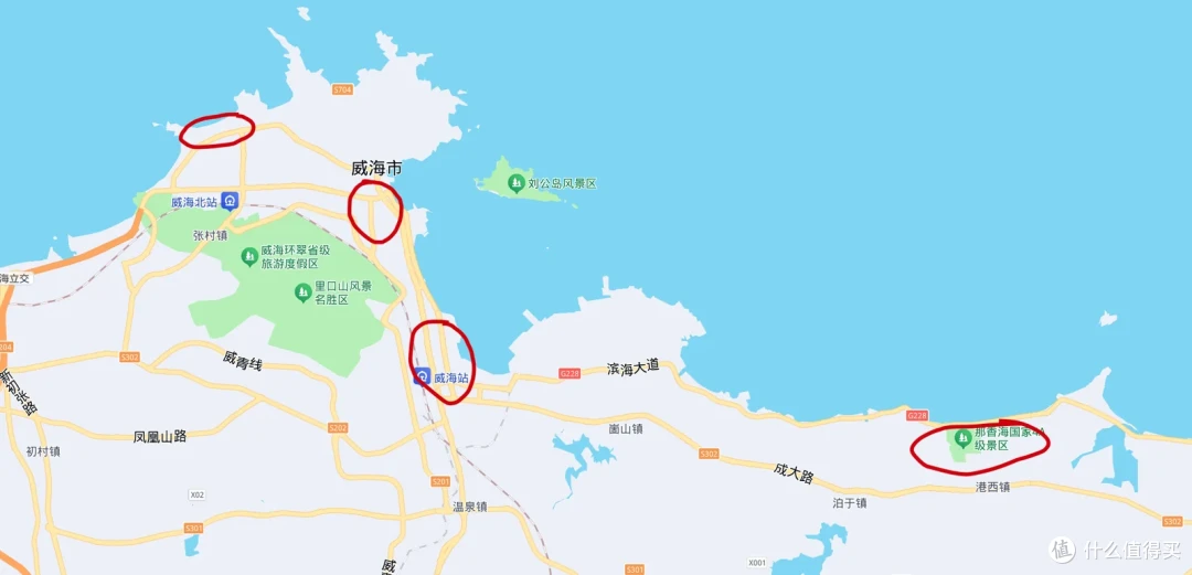 威海地图上用红圈标出四个住宿片区，覆盖北岸、市区、威海站和那香海