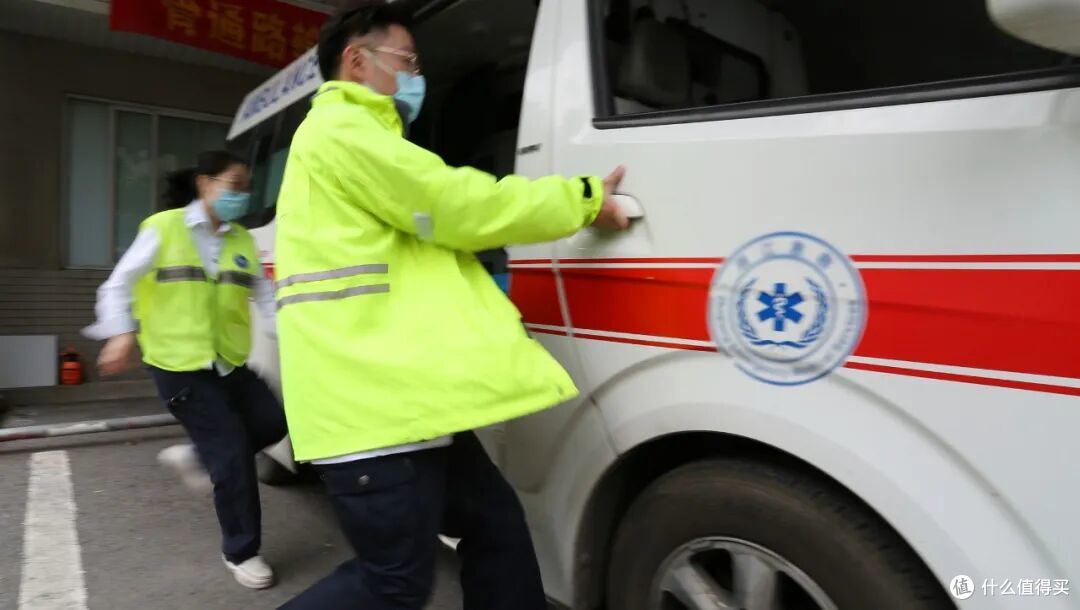 著名主持人敬一丹因脑出血离世,这5个危险信号出现一个就要警惕