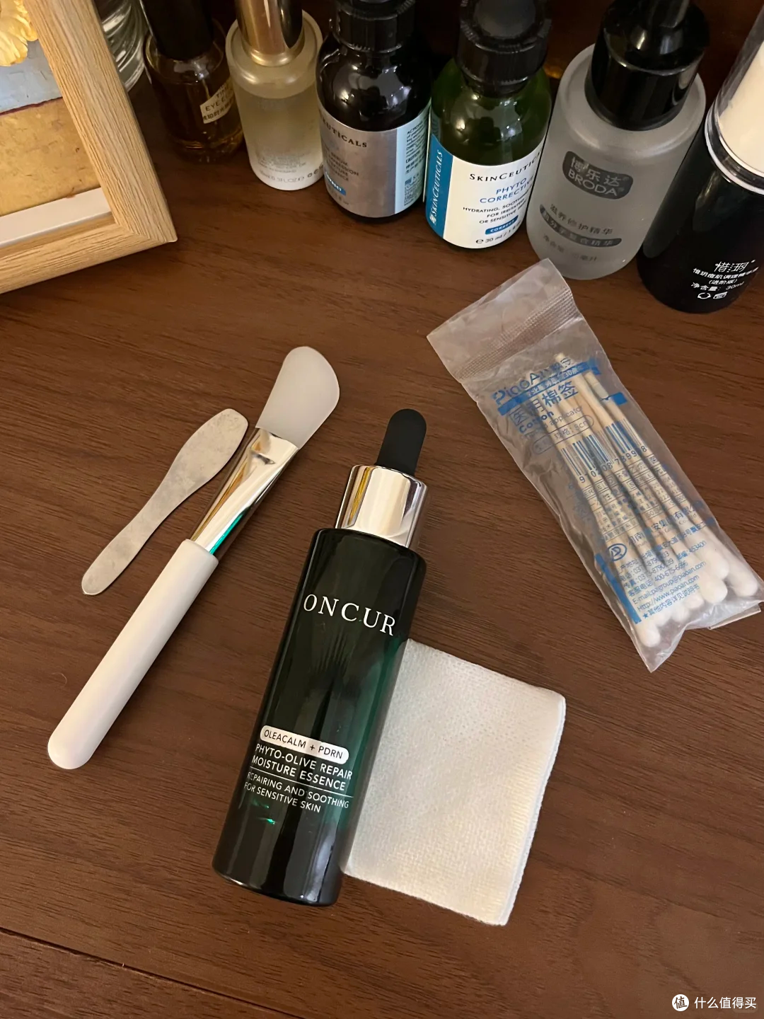 油痘肌真实分享:眉心下巴脸颊长红肿痘,哪款精华液好用?