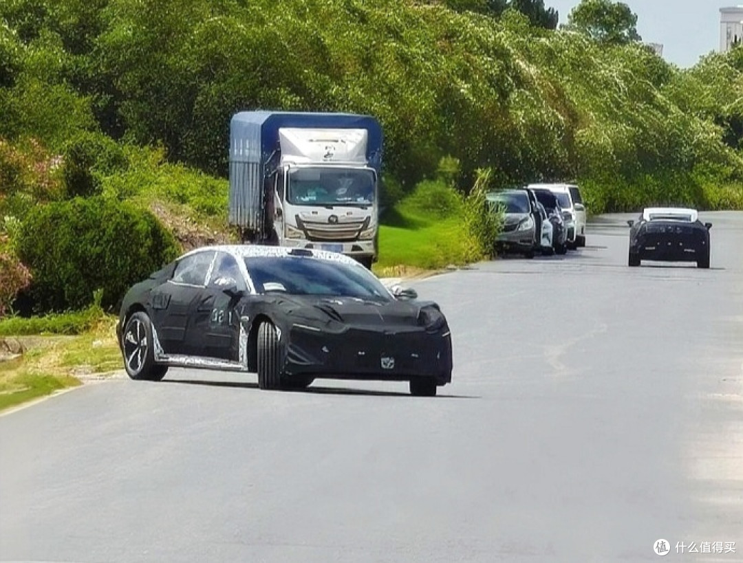 小米 SU7 L 又上街了,这次不是"拉皮"那么简单
