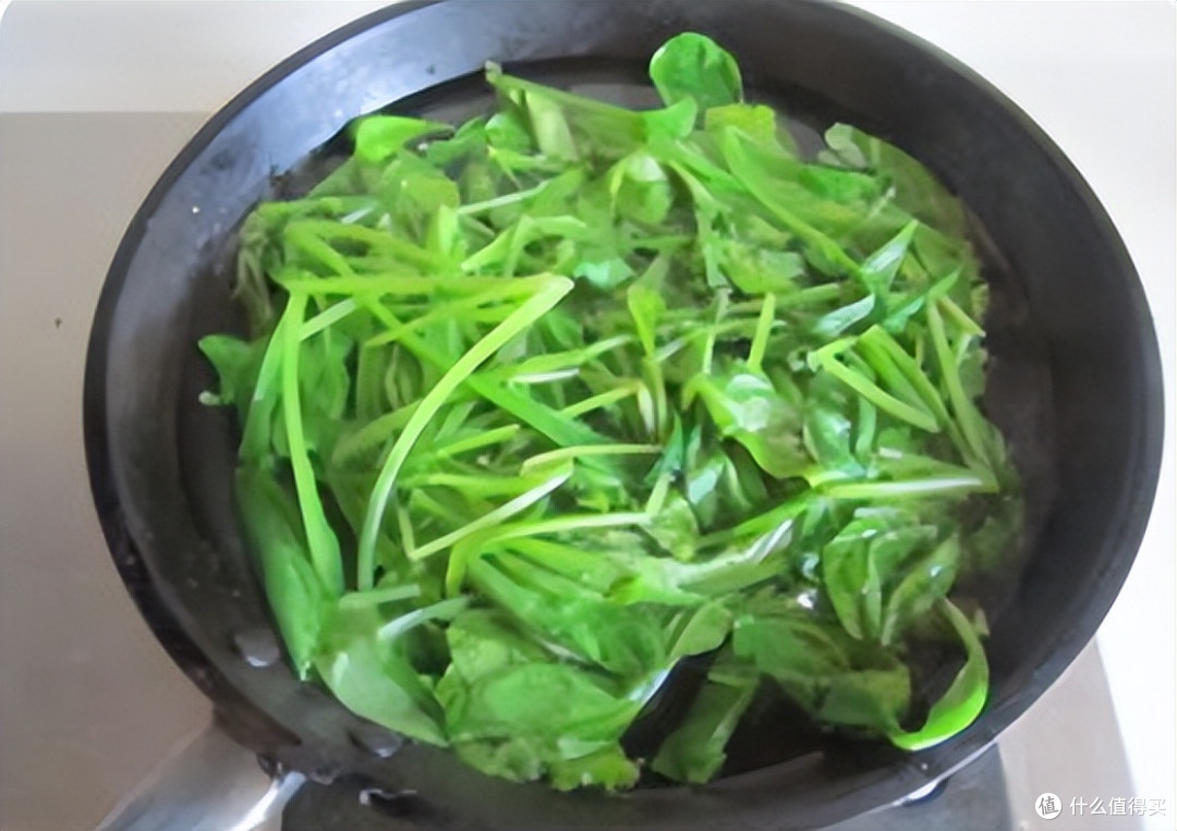 买萝卜别把它扔了!含钙量比菠菜还高,5种家常做法,好吃不苦涩