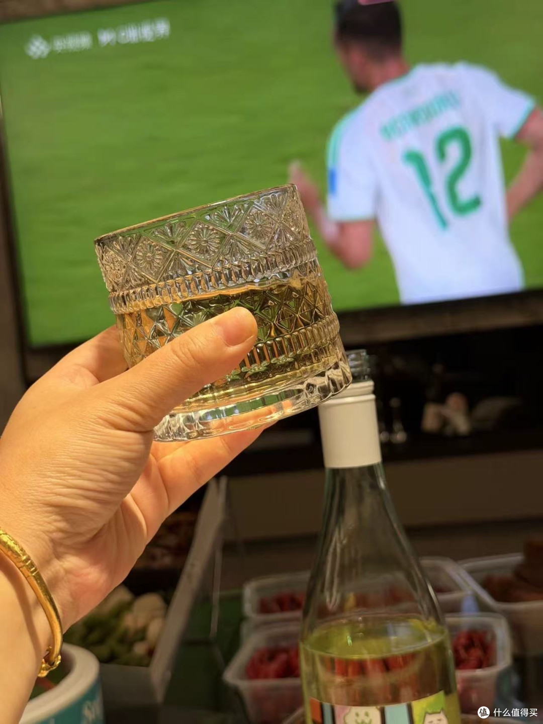 朋友临时来家里小聚开这支酒气氛立刻软下来