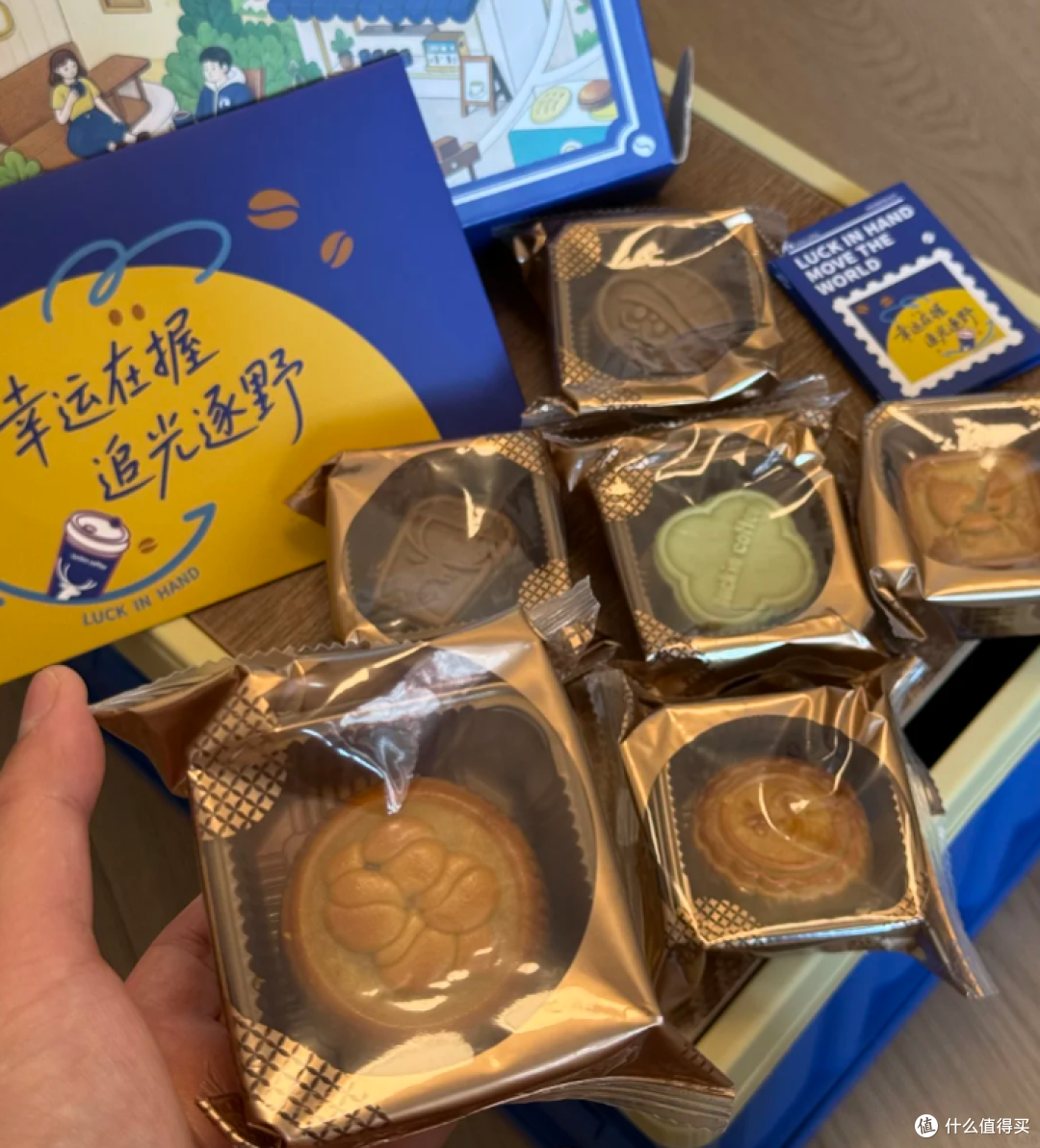 瑞幸中秋礼盒在流入二手鱼,露营三件套+6块月饼,目前最低119
