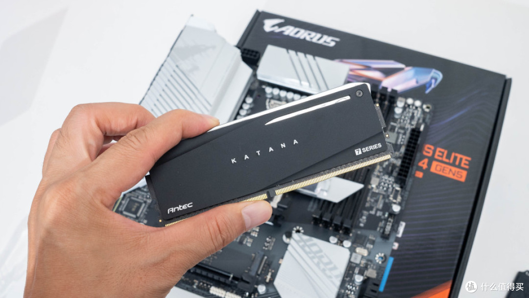 i5-14600KF + 技嘉 B760M 小雕 GEN5：选 DDR4 才是玩家真香之选