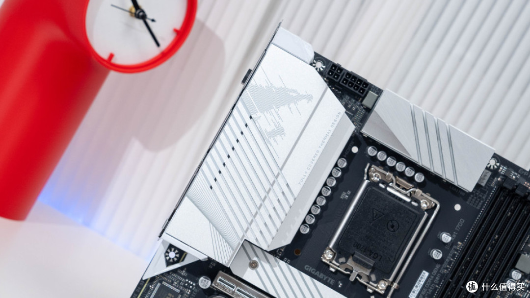i5-14600KF + 技嘉 B760M 小雕 GEN5：选 DDR4 才是玩家真香之选