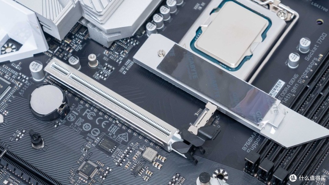 i5-14600KF + 技嘉 B760M 小雕 GEN5：选 DDR4 才是玩家真香之选