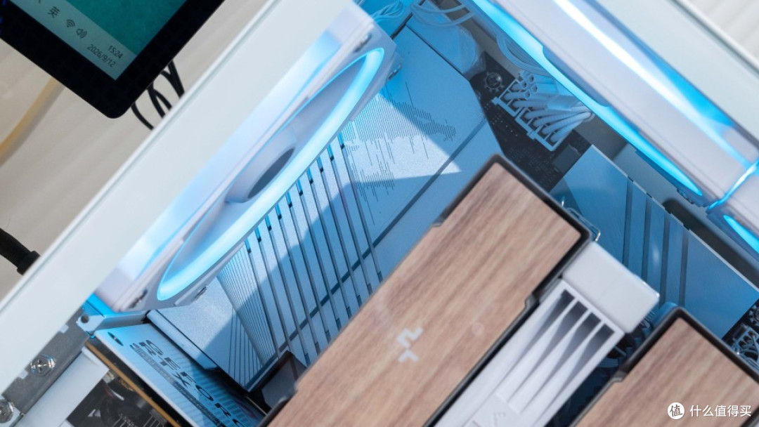i5-14600KF + 技嘉 B760M 小雕 GEN5：选 DDR4 才是玩家真香之选