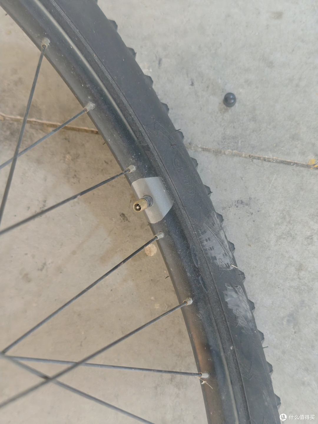 迈极炫AIRROSE迷你充气泵,140g塞口袋就走,骑行路上再不怕漏气