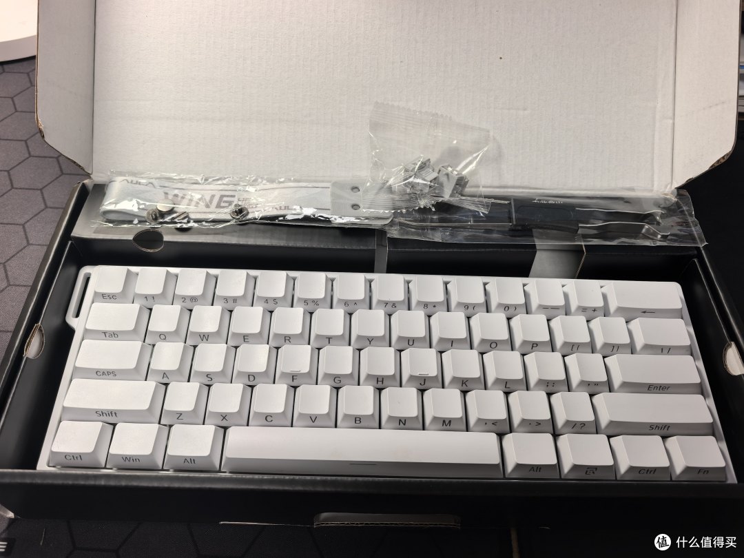 确实很新，所有东西都是未打开状态