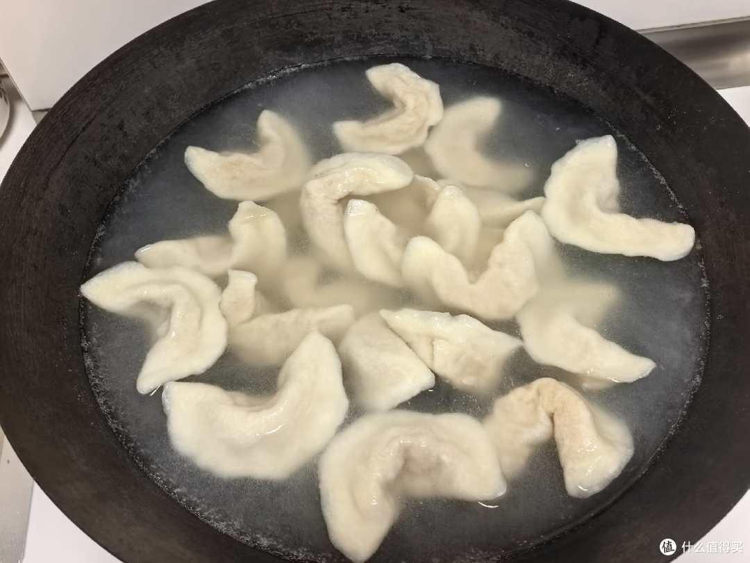 入秋第一顿水饺,芹菜猪肉馅这么调才爆汁,附全流程教程