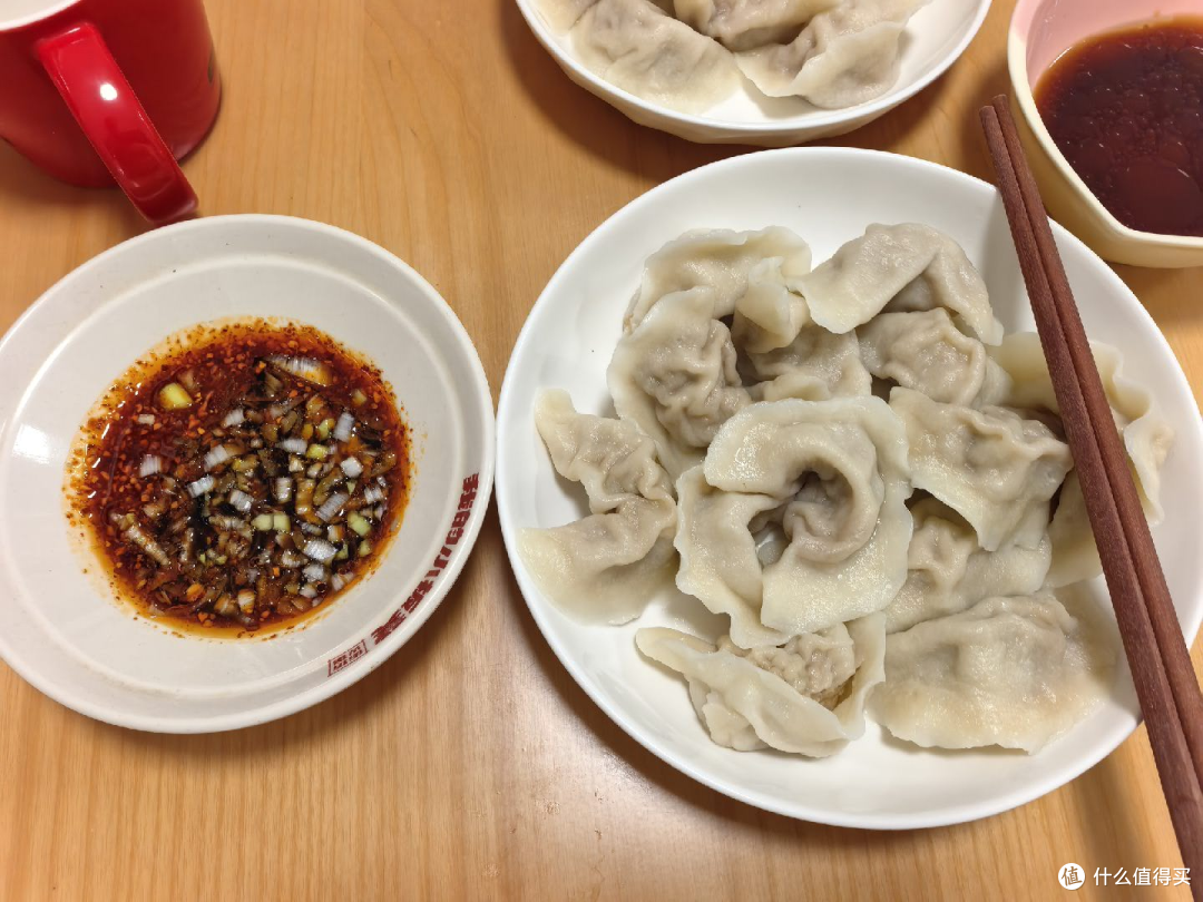 入秋第一顿水饺,芹菜猪肉馅这么调才爆汁,附全流程教程