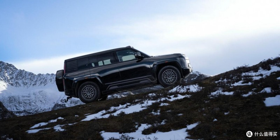 百万级硬派越野与五十万级豪华SUV:仰望U8和问界M9差异解析