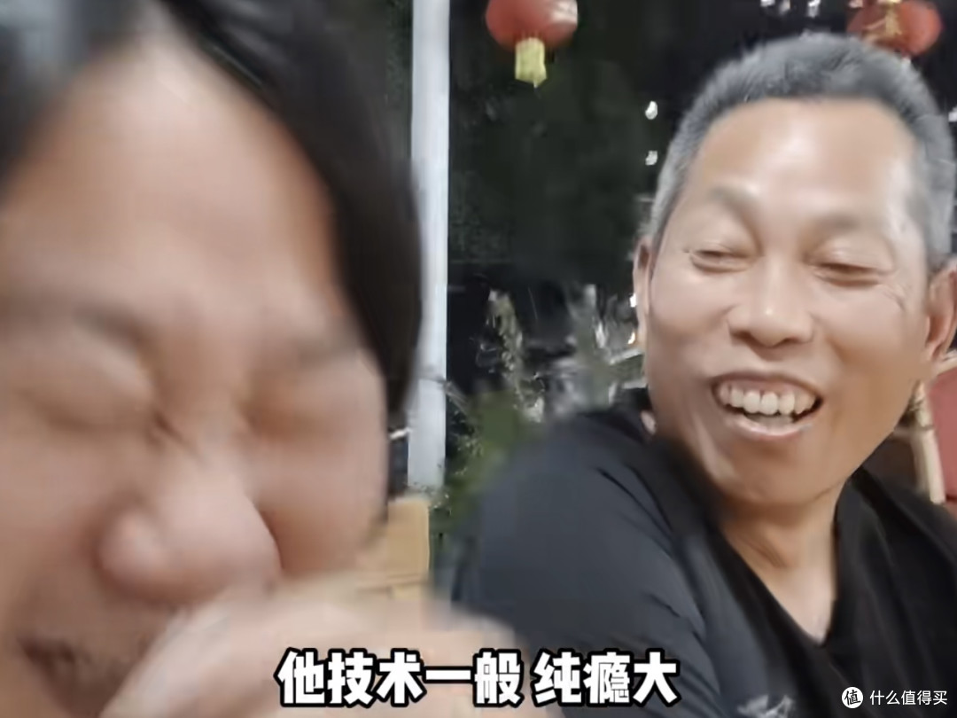 老板亲自上阵！摔了16次还完赛！张雪大海道整活：车行，人不行