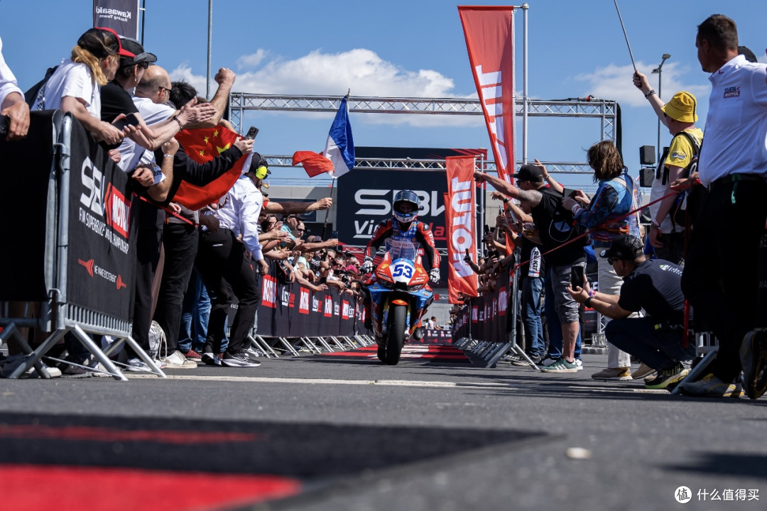 看懂世界摩托赛事:MotoGP、WSBK、达喀尔怎么分?想当车手怎么做