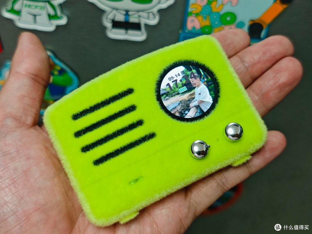 猫王妙播贴贴WINK音响:小体积强音质,多功能磁吸蓝牙音箱