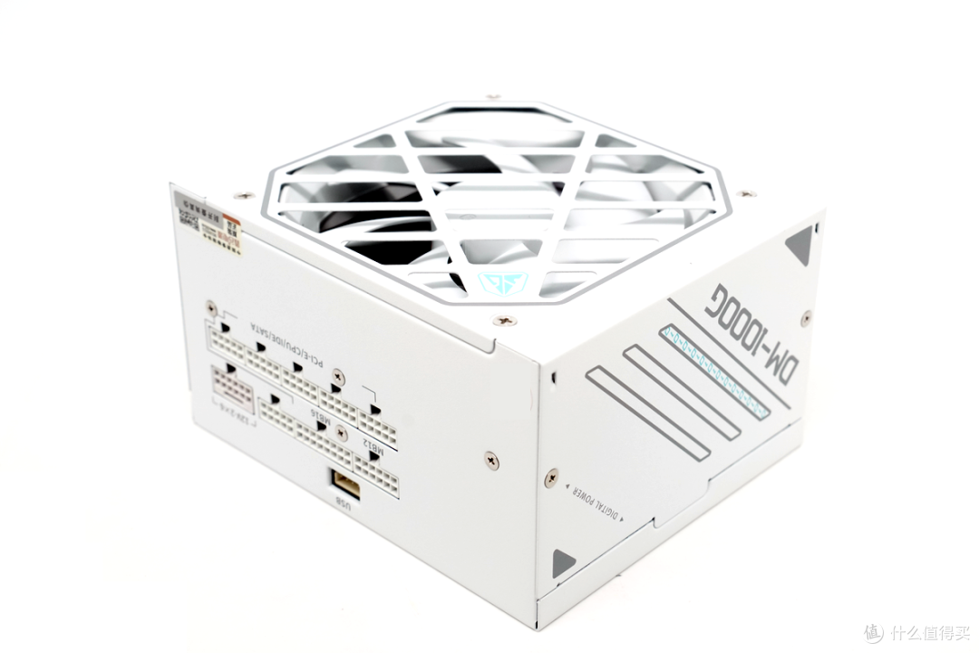 鑫谷 DM-1000G 冰山版：双 MCU 智控 + 数字监测，白色电源新选择