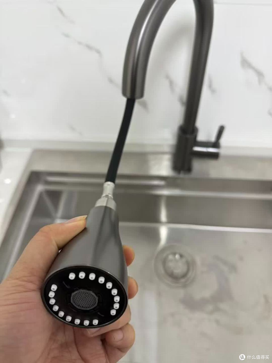挖到宝!抽拉厨房龙头真的解放水槽