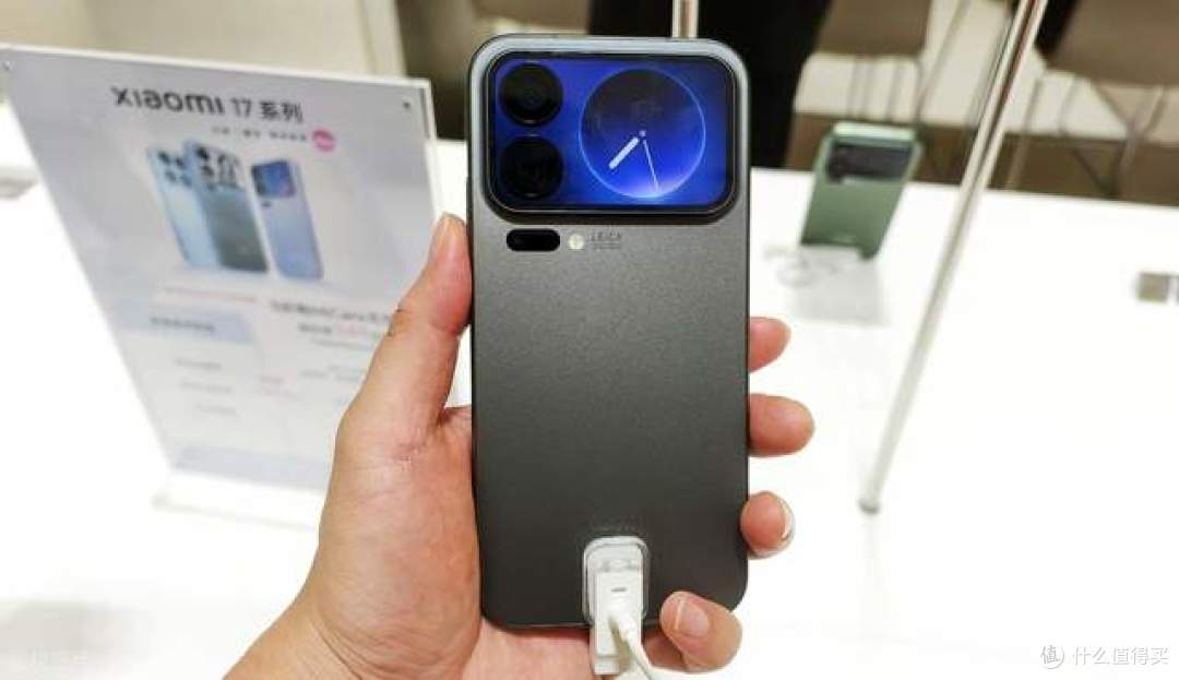 月底发布实锤！小米 18Pro 确认保留背屏，功能全面升级更好玩