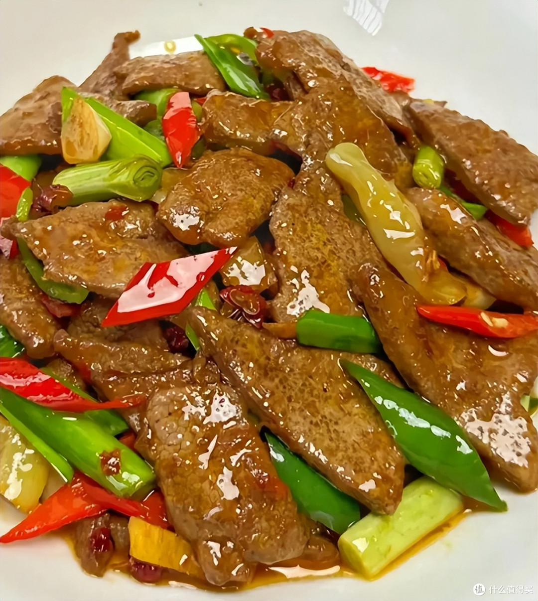 猪肝切片水焯八秒,洋葱急火滑炒嫩而不腥