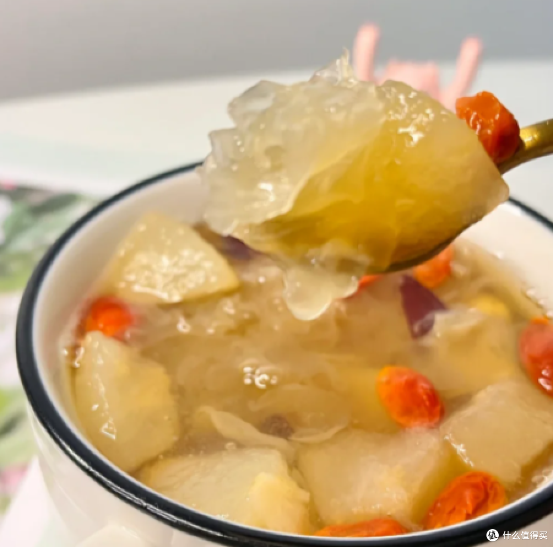 雪梨银耳羹,温润清甜适合日常炖煮