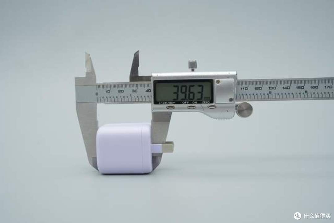 淡紫色磨砂质感+69g轻巧机身,倍思45W迷你氮化镓充电器拆解
