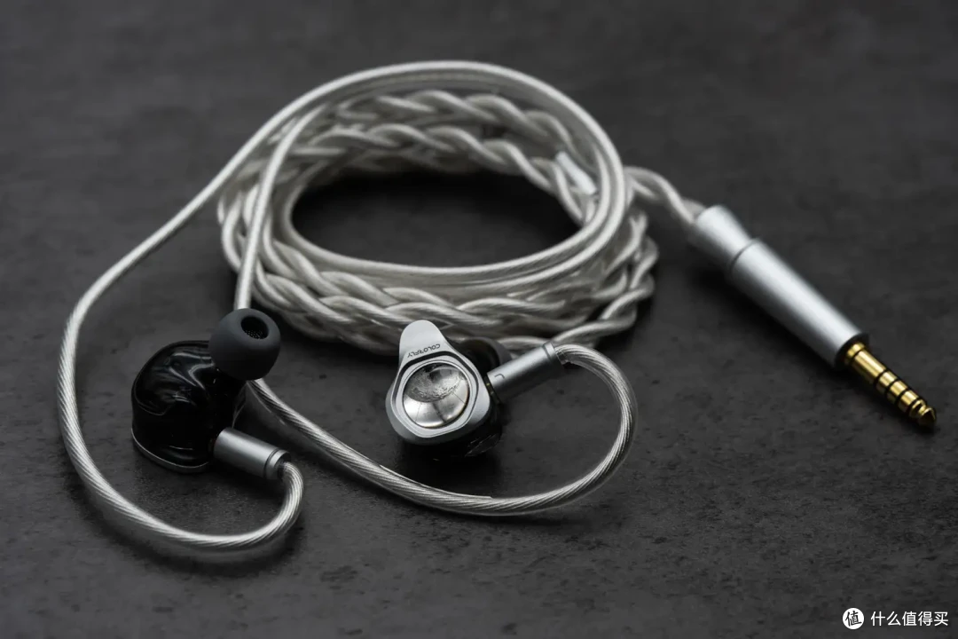 颜值与声音双赢——简评七彩虹Lunar Roam「月球漫步」