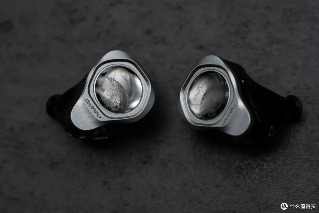 颜值与声音双赢——简评七彩虹Lunar Roam「月球漫步」