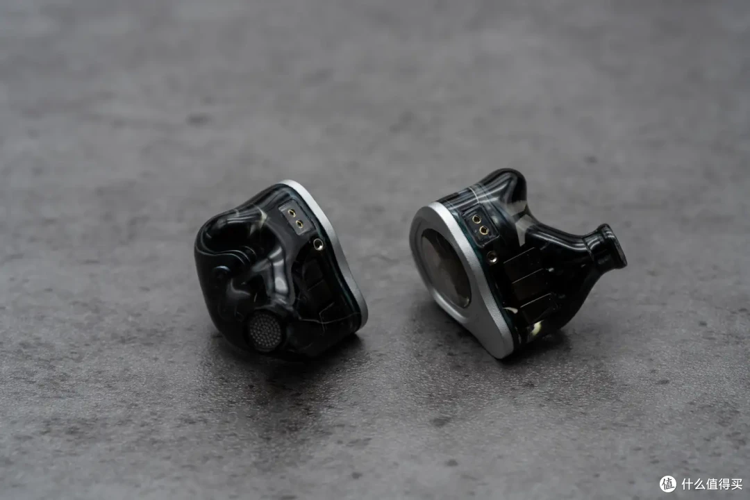 颜值与声音双赢——简评七彩虹Lunar Roam「月球漫步」