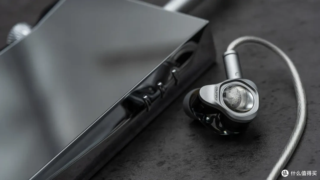 颜值与声音双赢——简评七彩虹Lunar Roam「月球漫步」