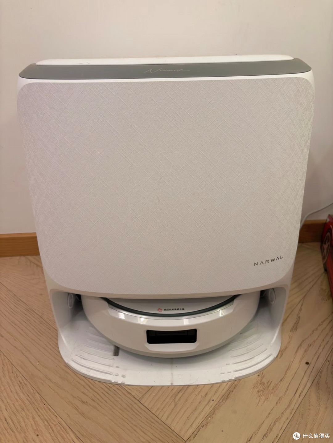 云鲸J6实测|多猫家庭的“除毛打工仔”上岗记