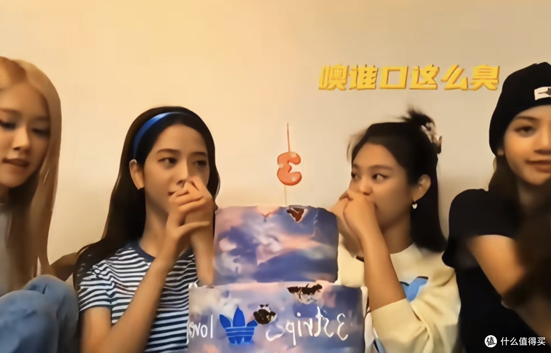 Lisa直播当众说ROSÉ有口臭?明星再精致,这地方不收拾照样社死