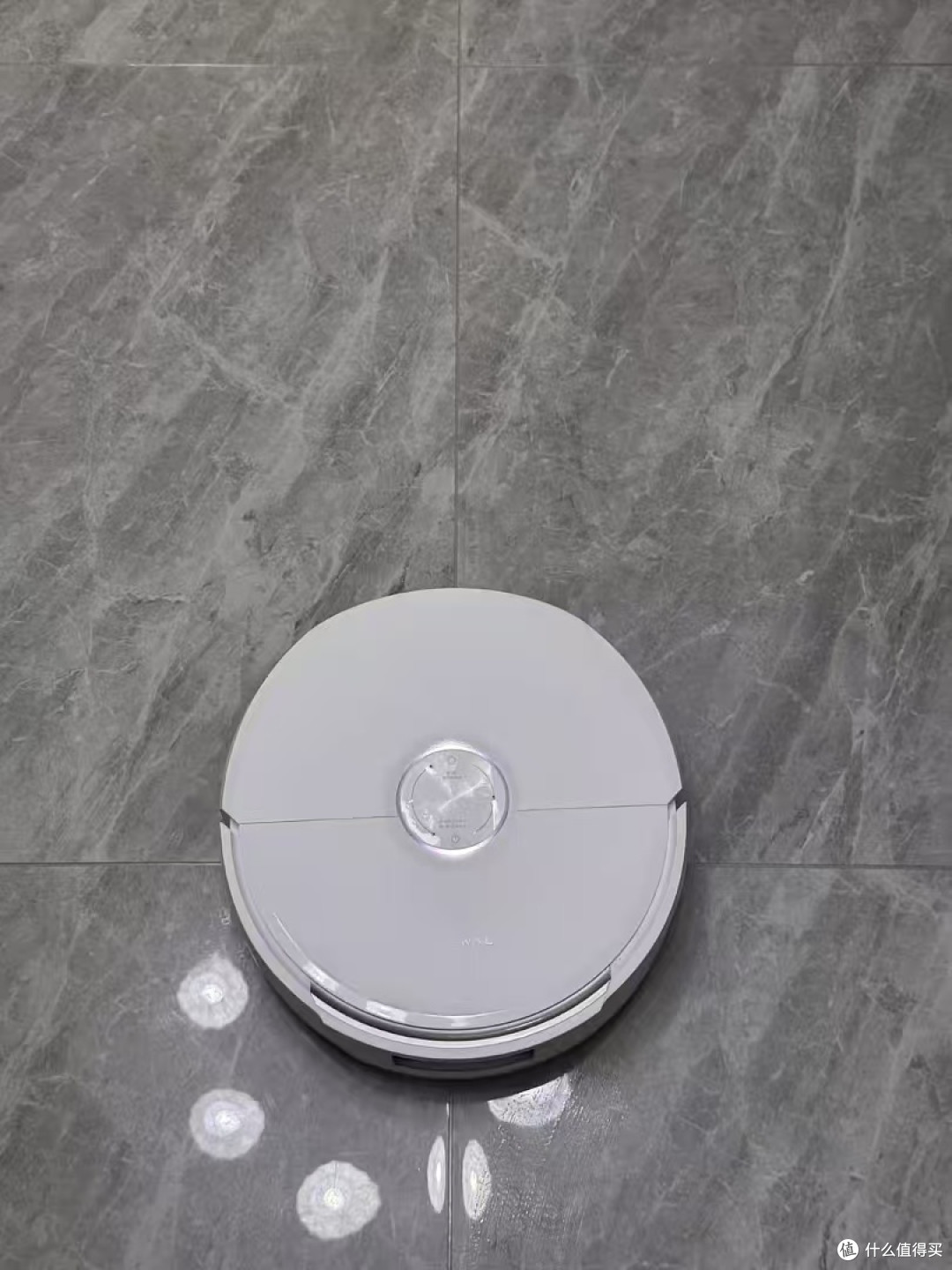 连墙缝灰都擦干净!云鲸这台扫机把地面擦得锃亮像抛过光