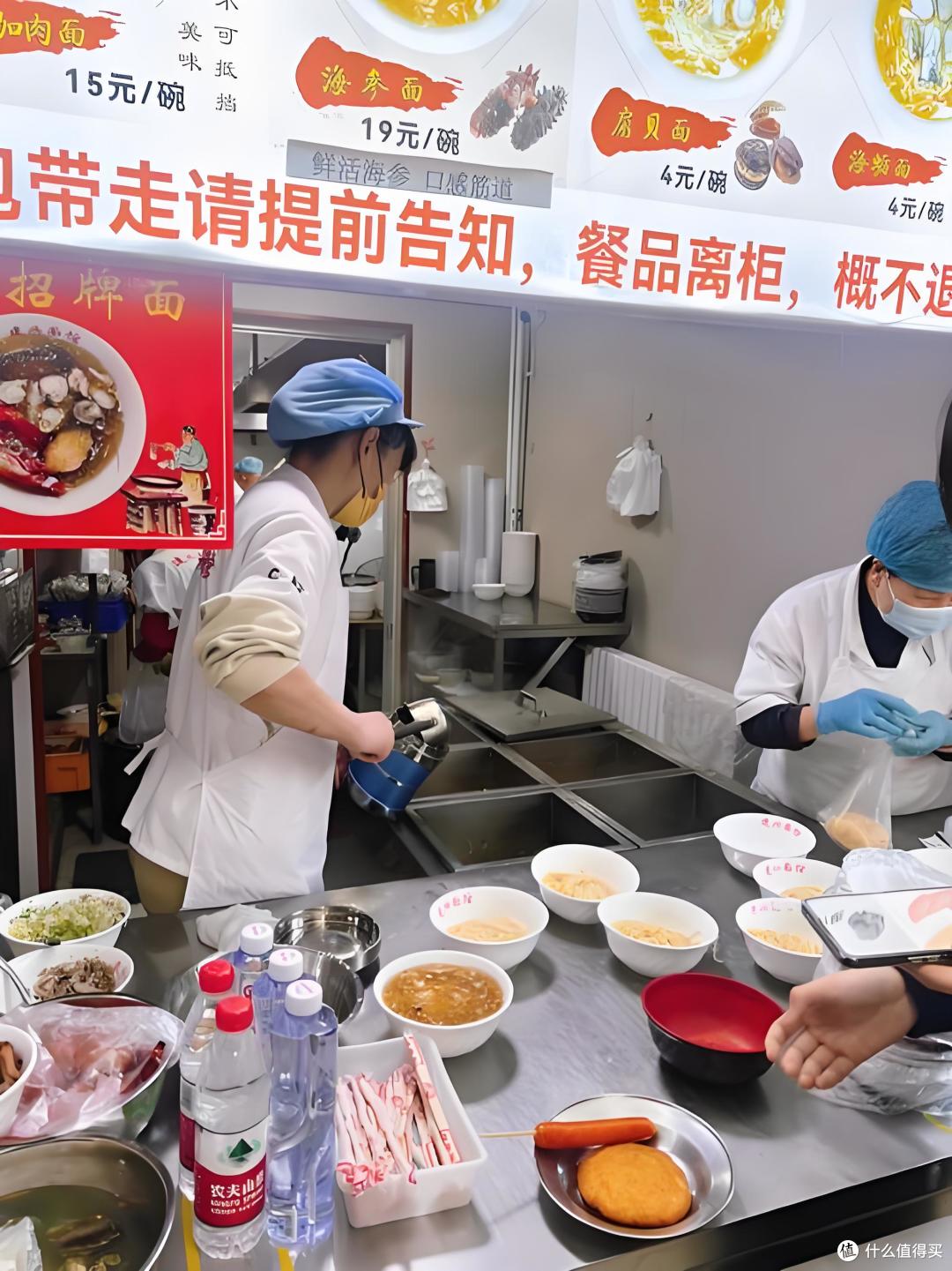 一碗海鲜面,4块钱!你相信吗?但这确实是真的!当地都这个价